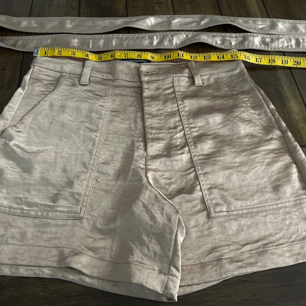 Banana republic silky shorts, size 6